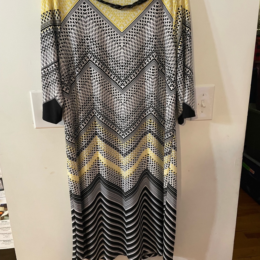 Emma/Michele Black & Yellow Chevron Print Dress Size L With Black Necklace